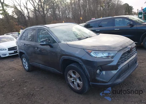 2021 Toyota Rav4 Xle z USA, uszkodzony, nr VIN 2T3P1RFV8MW201925